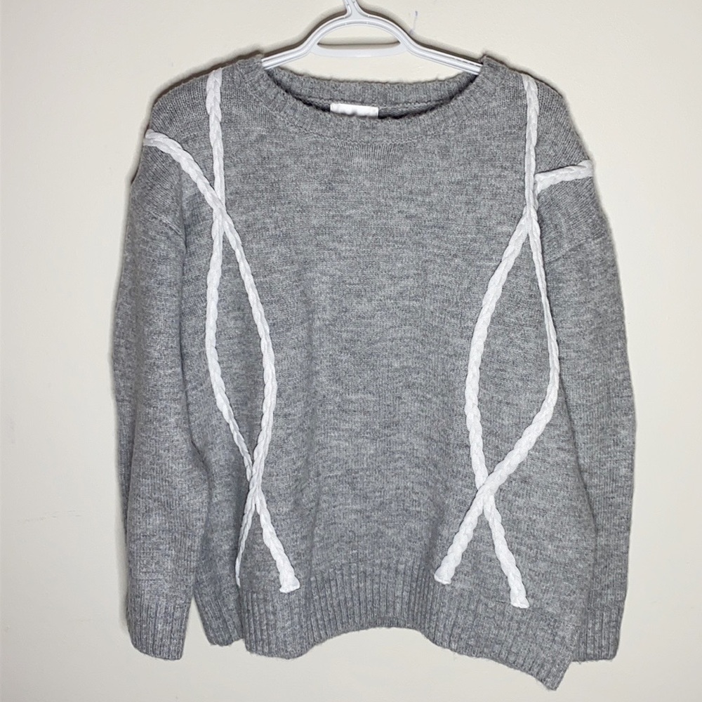 Line & Dot braid decorated chunky grey sweater size M